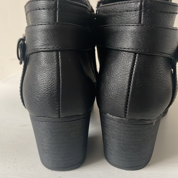 New attitude 2.25” heeled ankle boots - Picture 4 of 8